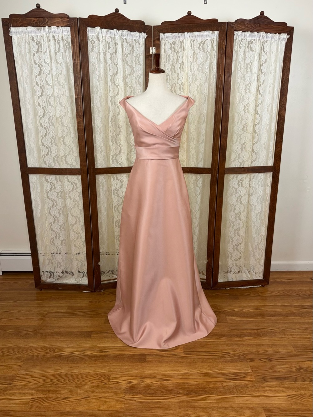 Gorgeous New Alfred Sung Off Shoulder Satin Twill Gown - Picture 2 of 8